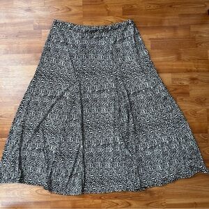 3/$20 NY Collection black white skirt size XL